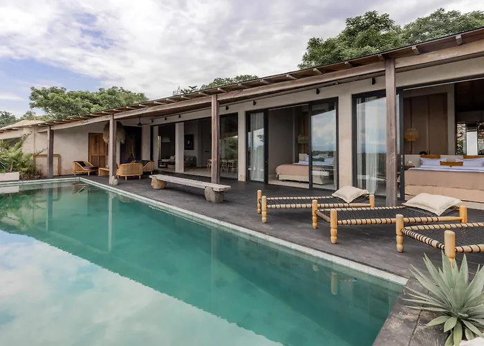 Panorama Ceningan Villa