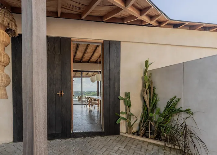 Panorama Ceningan Villa *