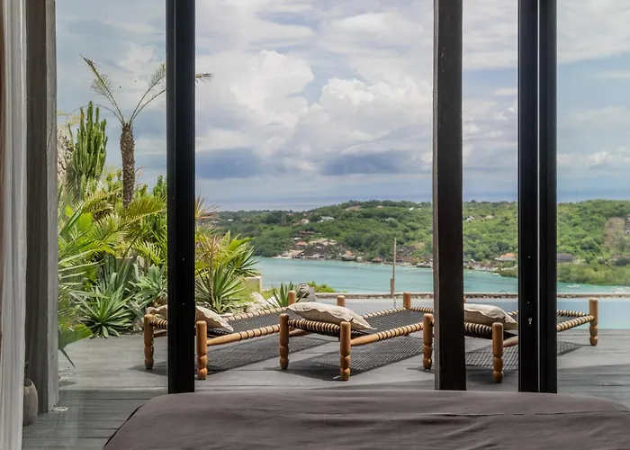 Panorama Ceningan Villa *