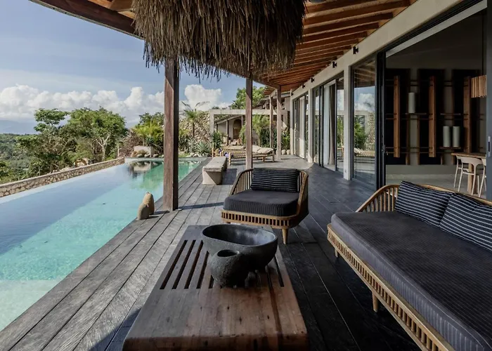 Panorama Ceningan Nusa Lembongan